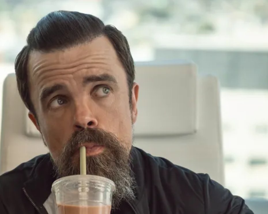 I Care a Lot salah satu film yg bikin kita benci, sebal, kesal, dan ga pengen protagonisnya menang. Akting Rosamund Pike bisa bikin kita marah dan bencik banget. Satu film yg apik n ngaduk emosi banget.
Btw, ga semua orang bisa cocok dgn style rambut dia di sini

Ada di Netflix.