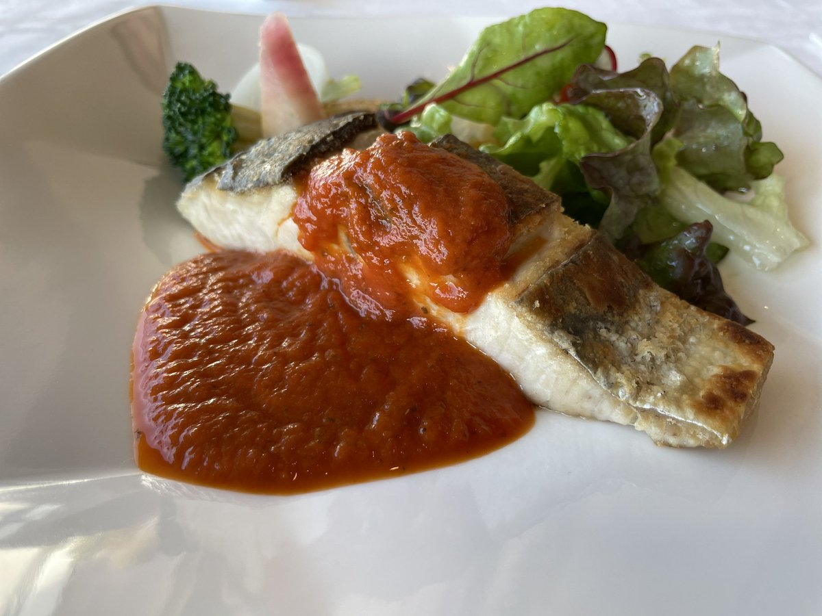 食べるの大好き 先週の祝日に行った浅草のレストラン ランチが1650円で食べれて景色も美しくて最高でした 鰆のグリルトマトソース アサヒビール本社ビル21f こんなとこにレストランがあるとは知らんかった 超穴場レストラン デートで使える店