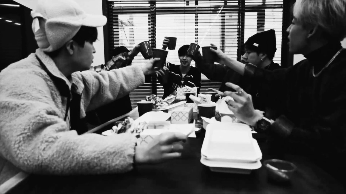 อิมแจบอมบอมบอมเบ tweet media