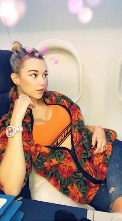 FIRSTWDYM's tweet photo. pov: i’m your girlfriend https://t.co/fxhWAGM8xV
