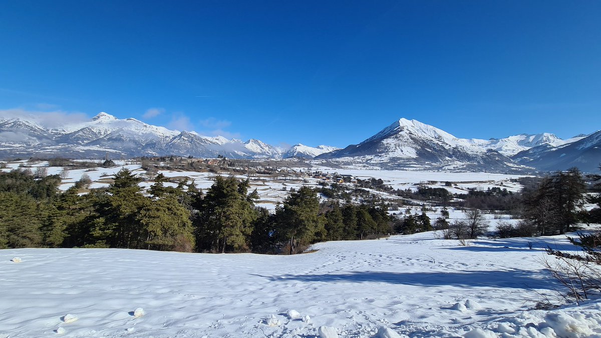 Nous partageons, la vision du #numérique comme facteur essentiel de l’attractivité des territoires, de leur croissance, qui plus est dans la période que nous traversons
Je pense aux métiers du tourisme,aux artisans,entreprises PME,TPE, aux stations de 🏔et agriculteurs #Alpes