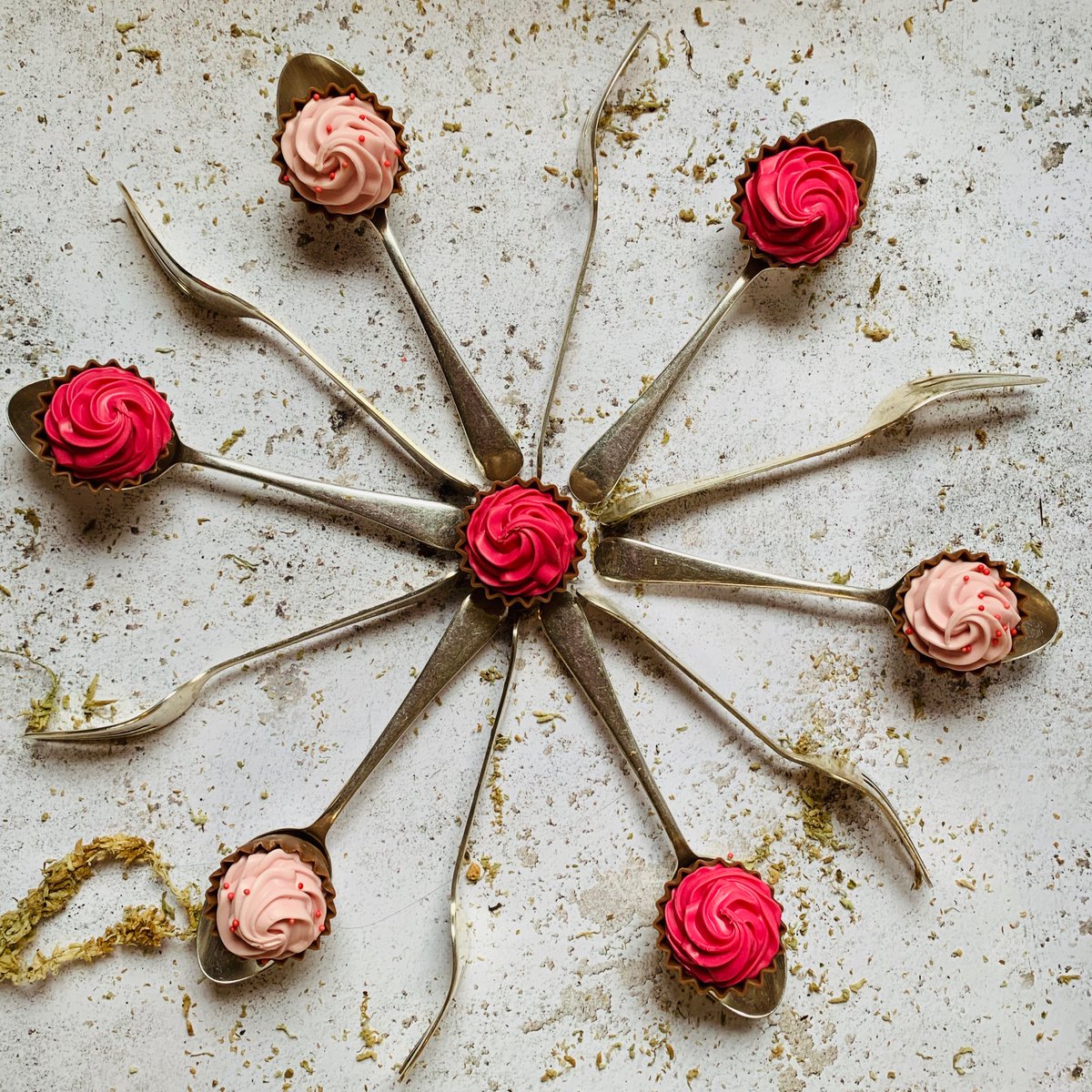 Carolyn (Hyde) Hayter: Interior Designer & Stylist tweet media