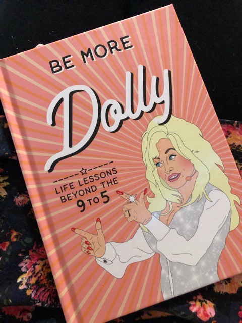 leedslibraries's tweet photo. We’re following Queen Dolly’s advice and finishing up for the week. (Albeit at 4pm) Join us next week for more #DigiDropIn #AskALibrarian and further fun and  games. Happy Weekend! 🤓📚 https://t.co/ko6kYTJU6b
