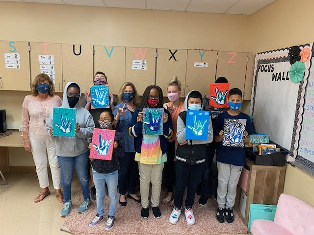 palmspringsms's tweet photo. Great Kids Working Hard and Learning in the Deaf and Hard of Hearing Class, (DHH)  @palmspringsms - Spelling Palm Springs in Sign Language is Proudly Displayed on Their Class Shirts 👕 I Love It! @licatap @latinosinacti0n @pbcsd @561Sdpbc Everyone at Palm Springs Loves to Learn💕 https://t.co/HKKz1TEGYN