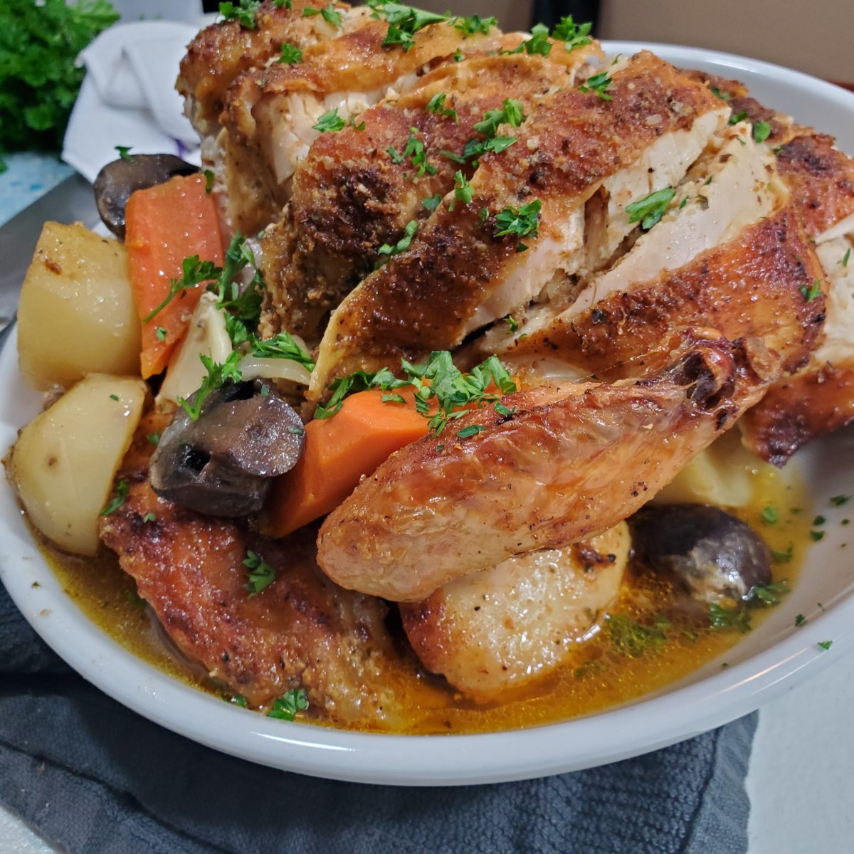 chefmarcee's tweet photo. There's nothing better than those tried-and-true favorites! When you think of comfort food, what comes to mind? #ChefMarcee #personalchef #comfortfood #chicken #potatoes #urbanchef #eventschef #privatechef #foodstagram #atlantachefs #urbanmodernhealthy #blackwomenchefs #seasoning https://t.co/MVGy5WuASh