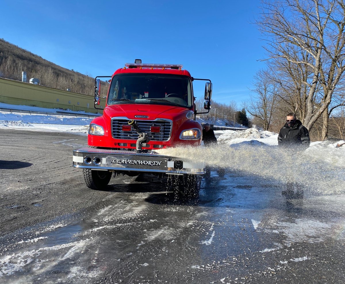 KMEFire's tweet photo. 🔥🚒 Chelan County Fire District 3 was in for final inspection on their new #commercial #Pumper, #Interface Unit and a new Water Tender. Thank you for choosing #KME times three!
Sold by: Cascade Fire & Safety
#KMEWorksForYou #KMEFire https://t.co/Mu8Fo5q6Ng