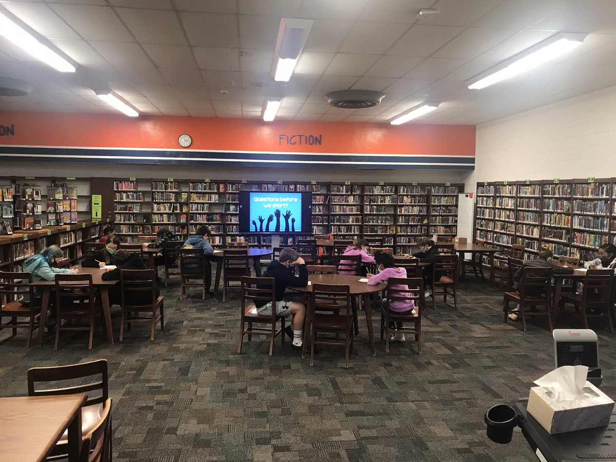 MrsMonroe9's tweet photo. Took a trip to the library today. Thanks @lmsbluefish for helping us learn our favorite genre. #library #mrskovacs #readingisfun #genre https://t.co/OL8AfNBrMu