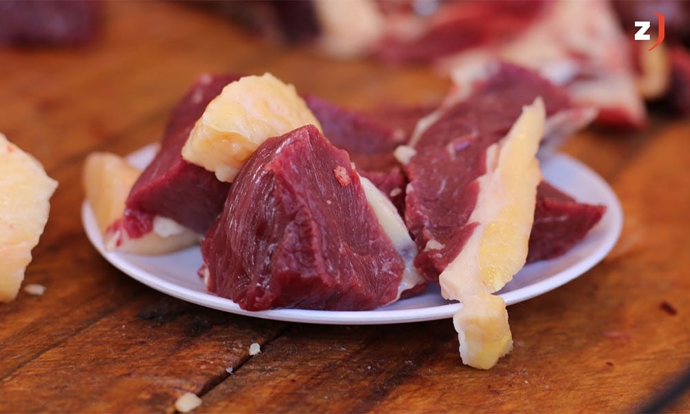People in Addis Ababa are serious about their meat and they are usually loyal to one or two butcheries. We have all seen the frenzy that comes grabbing some raw meat or Dereq Tibs especially when fasting season is just around the corner. 
zarejournal.com/content.php?ar…
#ethiopianfood