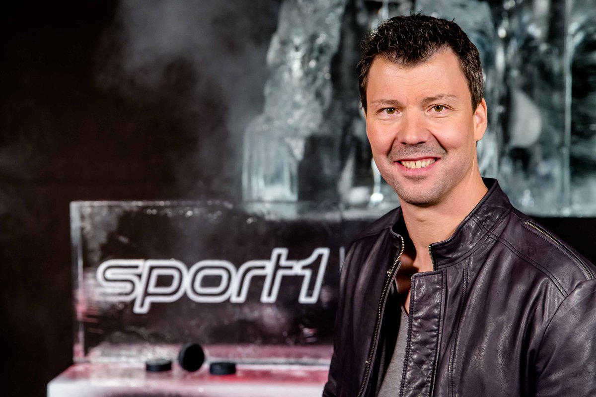 SPORT1_PR's tweet photo. Das Rheinderby aus der #PENNYDEL live im Free-TV: @SPORT1 überträgt das Prestigeduell @DuesseldorferEG  gegen @Koelner_Haie_72 am Sonntag live ab 17:00 Uhr. Als Experte ist @RickGoldmann am Start, der für die Drittelpause noch ein kleines Kölner #NICE-Schmankerl dabei hat 🏒📺👌🏽 https://t.co/znUZvVHwkE