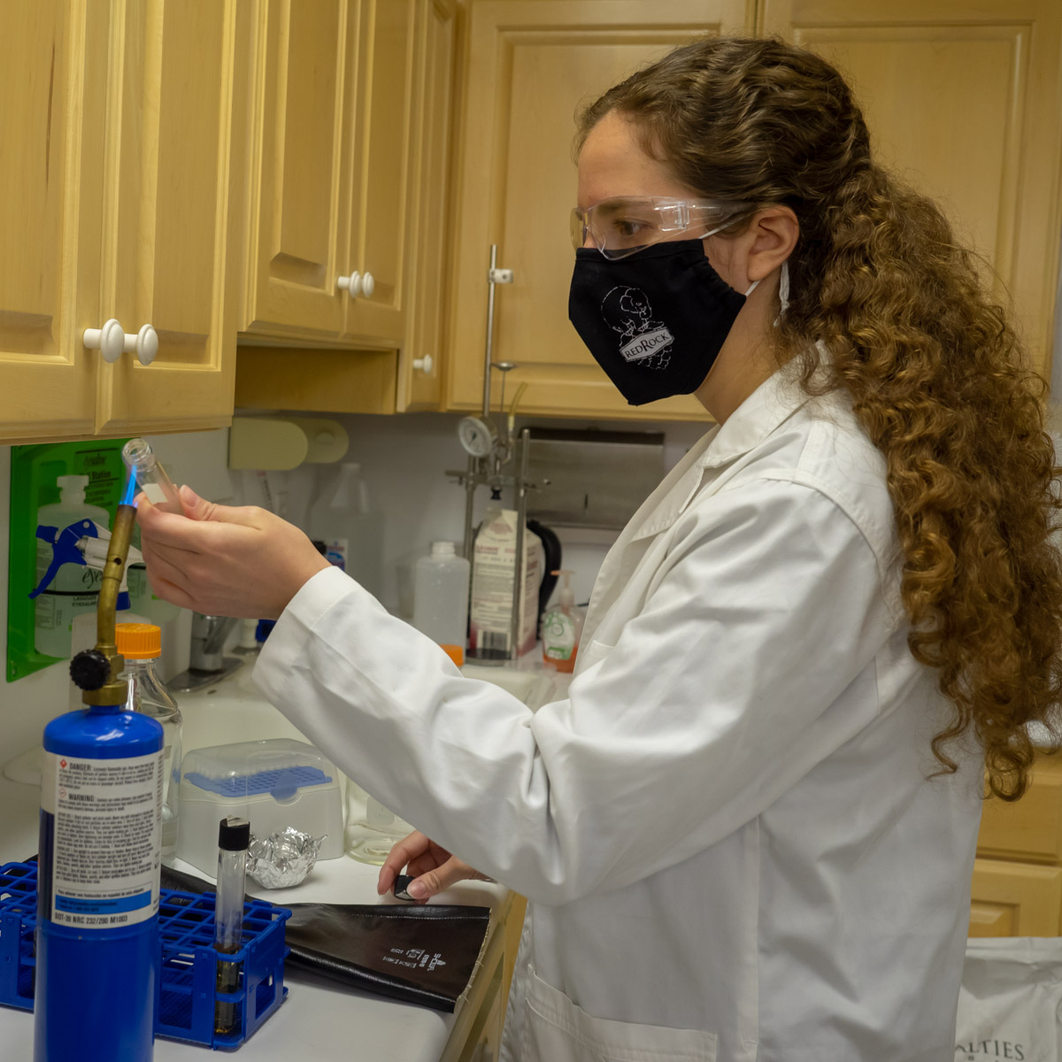 There's a new Crafty Beer Girl in town! Meet Erin Larragoite, microbiologist for <a href="/RedRockBrewing/">Red Rock Brewing Co.</a> and future contributor to the blog. Her extensive scientific knowledge and passion for beer will be a fantastic addition to the team. Welcome, Erin! craftybeergirls.com/2021/02/19/wel…