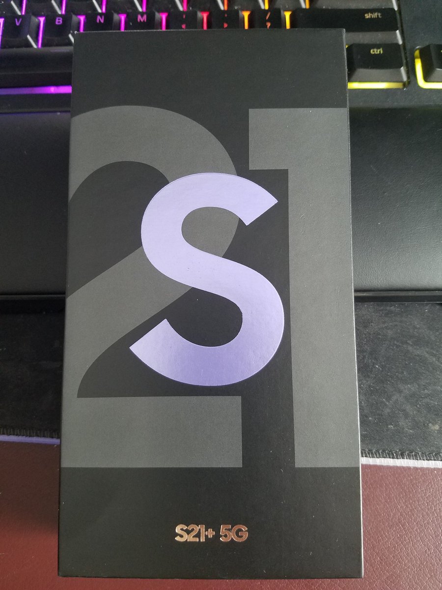 Fin_Really's tweet photo. There is some fear in this box upgrading carrier and phones from an s7edge to s21+ I'm sure I'll screw something up. #momlife
#GoodbyeSprint @SamsungUS @Verizon #NewPhoneWhoDis https://t.co/ft0lmYypgL