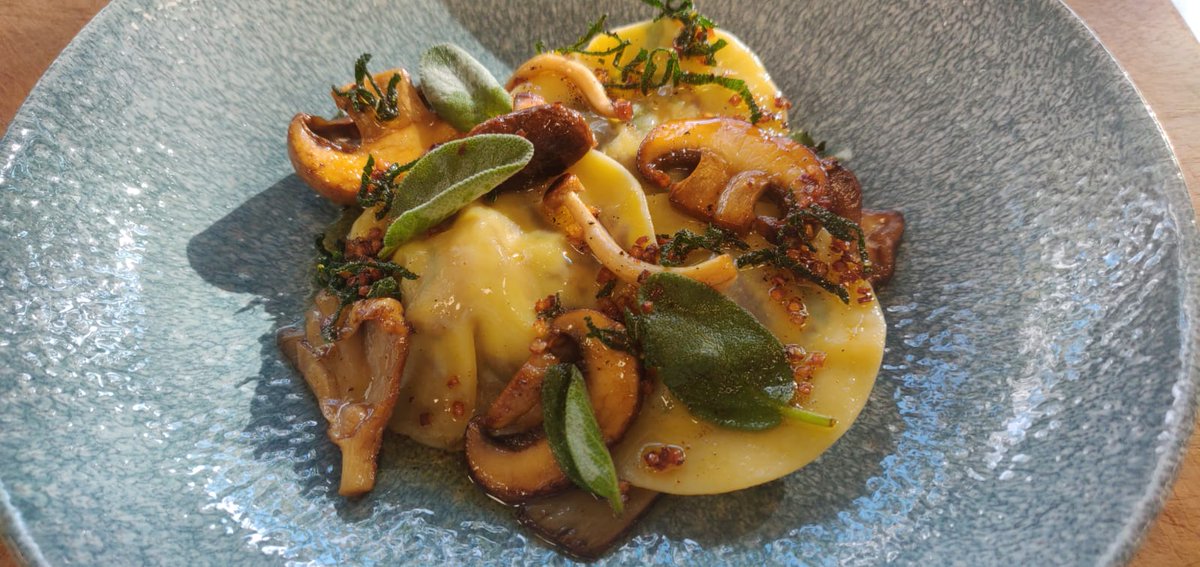 FoieRoyale's tweet photo. Fancy cooking something special this weekend..... Try our Foie Royale Wild Mushroom Ravioli with Sage and Butter Sauce!!! Check out our website for the full recipes.
#ethicalexcellence #ethicalfoie #waitrosefood #waitrose #finedining #luxuryfood #noforcefeeding #foodphotography https://t.co/ye2gbTVx4s