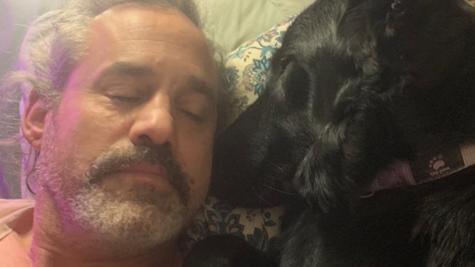 NicholasBrendon's tweet photo. Home &amp; Healing! Big thank you to the hospital doctors &amp;staff. Huge thank you to all of you for all the love and support. You guys are the real MVP. (Typed by Sarah) #nothingcandefeatthepenis #thesweetmissg #buffyfansrock #senddonuts https://t.co/mLztmXa5FG