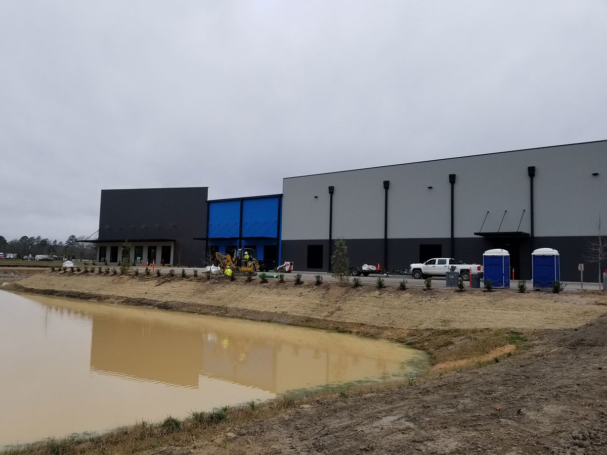 Studio2LR's tweet photo. Construction is getting close to wrapping up on the Saxe Gotha Industrial Park Speculative Building! #industrialdesign #lexingtoncountyeconomicdevelopement @LexingtonCounty @M_B_Kahn  @LCKLLC @Central_SC https://t.co/XaHjXIyCmF