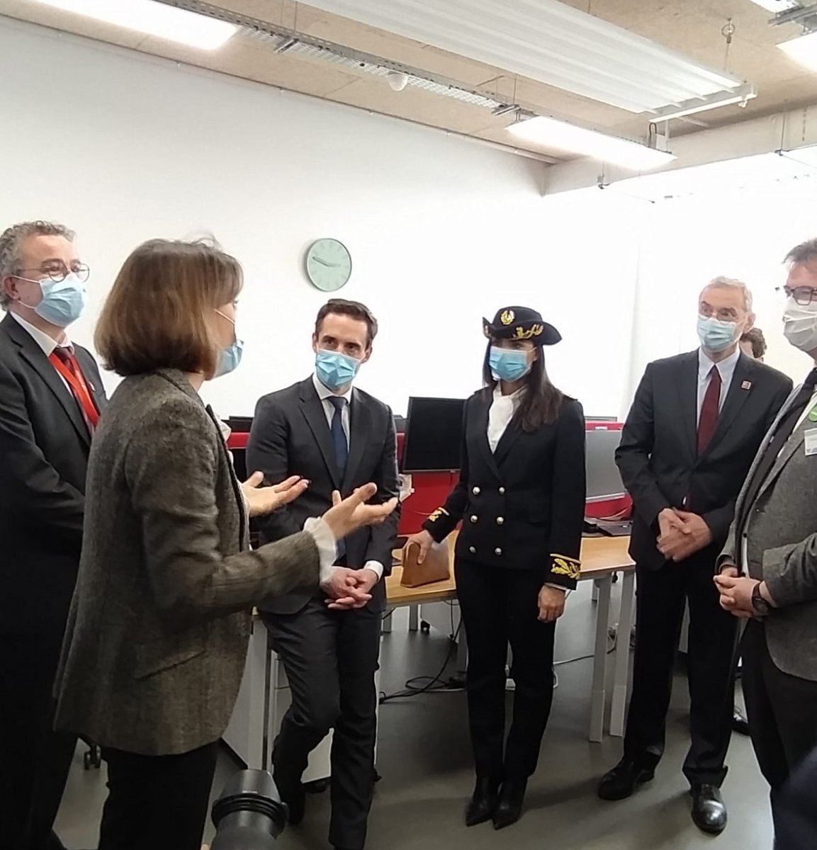 Un honneur d'avoir accueilli M. le ministre <a href="/Djebbari_JB/">Jean-Baptiste Djebbari</a>, aux côtés de Mme la sous-préfète <a href="/JBensedira/">Jehane BENSEDIRA</a>, de MM. les parlementaires @LevrierMartin &amp; <a href="/DamienPichereau/">Damien Pichereau</a> au mobiLAB pour leur présenter notre Stratégie Nationale pour le #VéhiculeAutonome