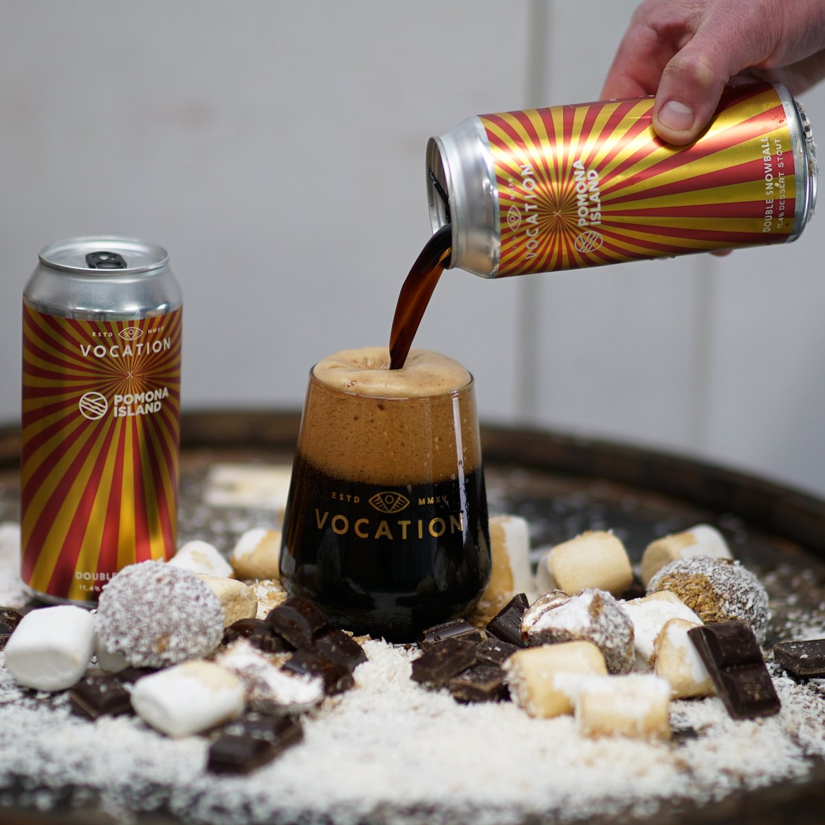 vocationbrewery's tweet image. ▪️ DOUBLE SNOWBALL▪️
11.4% CHOCOLATE, COCONUT &amp;amp; MARSHMALLOW STOUT

Brewed with our friends at Pomona Island Brew Co.
Expect a big dollop of marshmallow, wrapped in chocolate with a sprinkling of coconut.
It’s a classic.

CANS JUST LANDED ON THE WEBSHOP
ow.ly/X0Q250DELjy