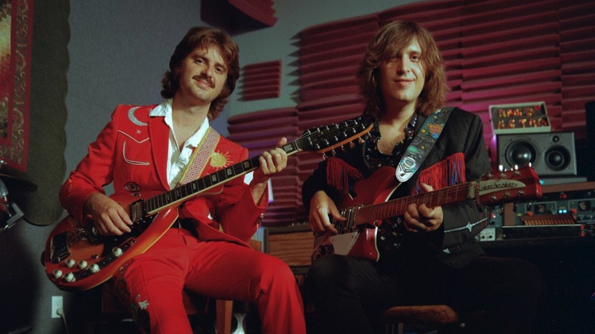 .@HeartyHarMusic: <a href="/John_Fogerty/">John Fogerty</a>'s sons <a href="/TylerFogerty/">Tyler Fogerty</a> &amp; <a href="/ShaneFogerty/">Shane Fogerty</a> debut neo-psych album and video.  bit.ly/3dumiXW