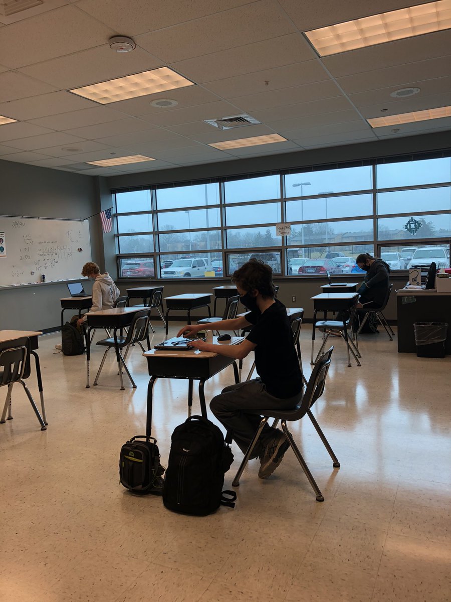 C_Mazzarone's tweet photo. Rounding out our first week with hybrid learning. The staff and students worked together to make this transition a great success! It feels good to see students walking the halls and sitting in classrooms⚓️ #TheJMBway #ES5 #EDLD510S21 https://t.co/jTtpuv2Ak2