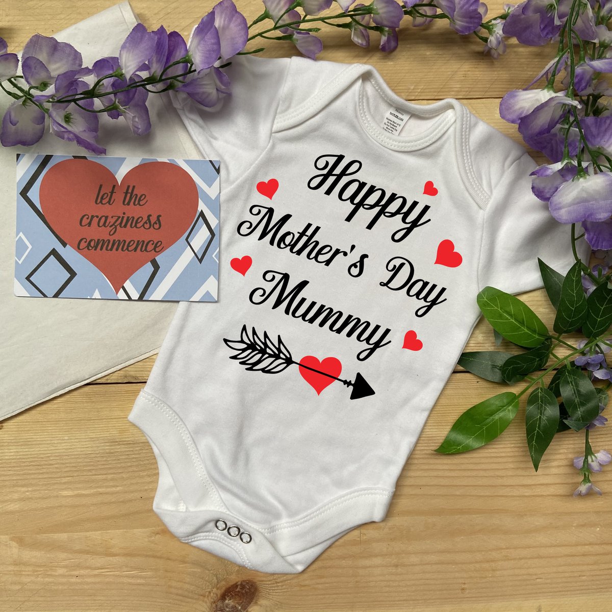 MOTHER'S DAY IS COMING! Give the best gift to a new mum by saying a big Happy Mother's Day!
etsy.com/uk/listing/951…
#vcre8ive #smallbusiness #supportlocal #baby #babygrow #personalised #custom #babyshop #babyclothes #mothersdaygift #onesie #giftforher #MothersDay  #babygift