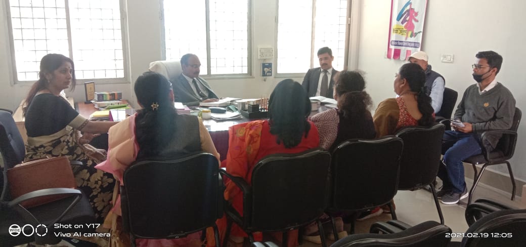 ChairpersonCWC's tweet photo. Meeting with #DALSA.
ADJ sir suggested ways and means to cope with challenges of child protection. To work in the best interest of child is the
#truemantra.
@CMMadhyaPradesh @vdsharmabjp @MP_WCD @MinistryWCD @Collector_Satna @JansamparkMP https://t.co/DntkD4ttDw
