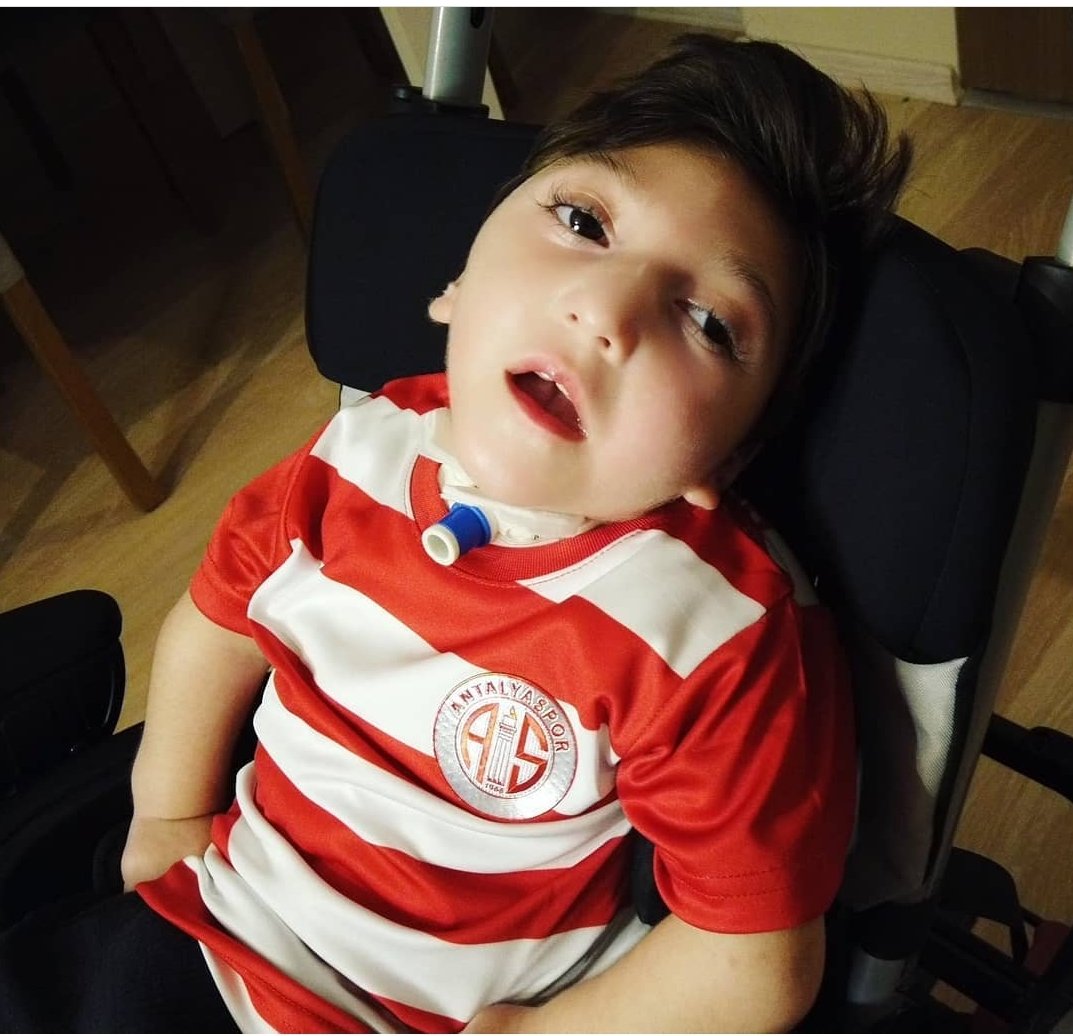 Daha küçük olabilirim ama Antalyaspor Hepimizin diyor Ata bebek :)
