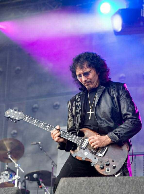 HAPPY BIRTHDAY TONY IOMMI!! 