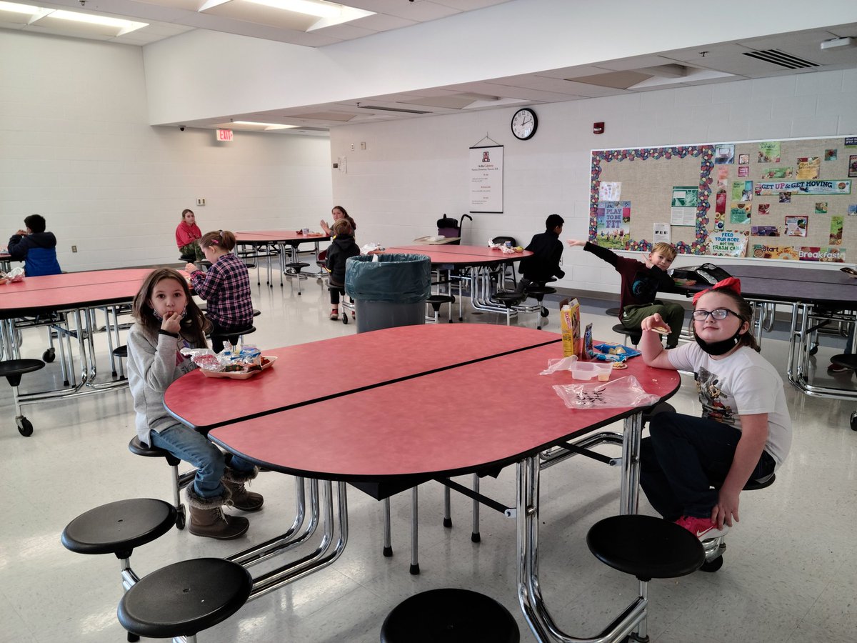 We're Hatoyama to be eating lunch in the cafeteria once again!