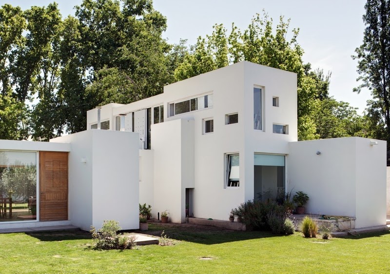 Casa Besares - Arquinoma
Como casi toda casa, se resuelve por adición de elementos. Dicha adición busca, en este proyecto, dar idea de masa ahuecada.
Lee más 👇
tecnohaus.blogspot.com/2017/04/casa-b…
#arquitectura #decoración