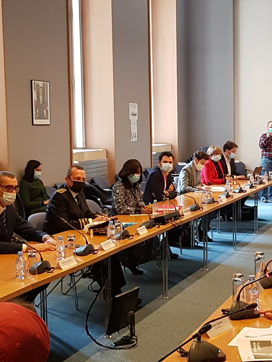 JeremyCoudray's tweet photo. Rencontre ministérielle avec @ENIPSE_officiel, les associations LGBTIQ+, les élus du territoire et la ministre @1ElisaMoreno 

Débats et échanges riches et constructifs pour lutter plus efficacement contre toutes les discriminations. https://t.co/shHsz4AHEP