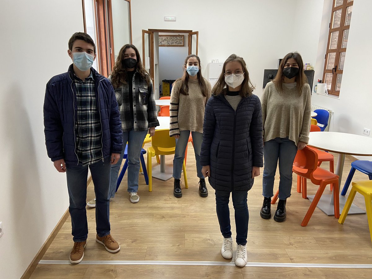 csapcarcaixent's tweet photo. Joan, Esther, Valeria, Andrea i Carlota; de 2n de Batxillerat, participants de l’Olimpíada de Biologia que organitza @BiologiquesUV 👏🏼👏🏼👏🏼 https://t.co/ZB8qWB9AHK