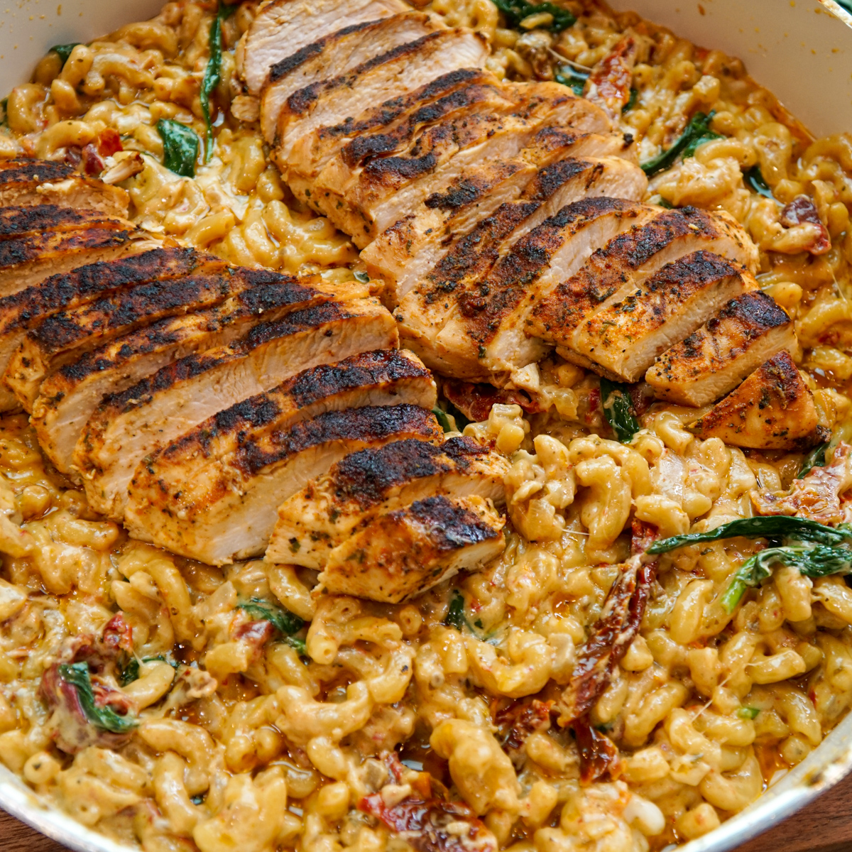 Modmealmakeover's tweet image. Looking for the perfect Friday night date night meal. Try this delicious Tuscan chicken mac and cheese.
Recipe: modernmealmakeover.com/gourmet-mac-ch…
#dinnersready #RecipeOfTheDay