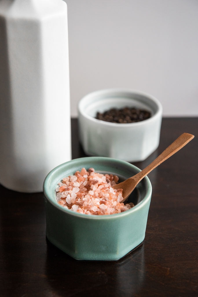 thebrightangle's tweet image. Color coding your salts using each of our salt cellar colorways (and their corresponding elixir bottle lids) not only prevents your salt from absorbing moisture, but allows you to keep a variety of salts readily at hand. 

l8r.it/UTxw