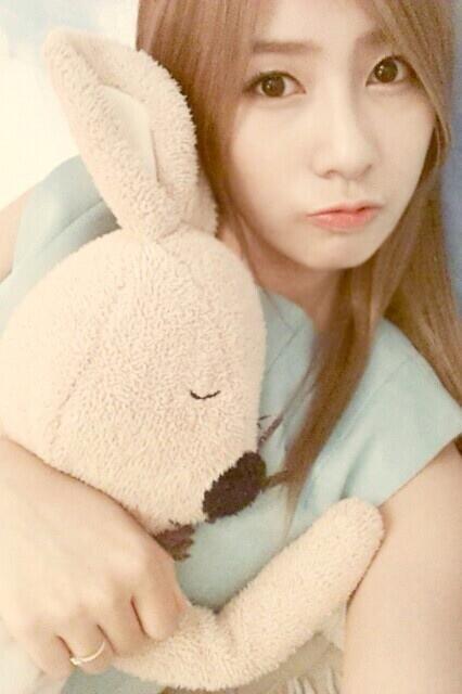 _PinkGardentwt's tweet photo. ⚘ ⿻ ℙ𝗂nk ╱ 𝖦ᥲr’.𝕕𝕖𝕟 )៹ 𝗻𝗈 𝗻𝗈 𝗻𝗈 ꗃ_ @ENDLESS_TWT ១ᥲ   #⃝n☆w ᝬ 𝖾v𝖾nt  #ENDLESSDREAM_CB ⸼ #PIRI_BY_ENDLESSD 𓍢

Bubble chiquita decidió ir apoyar a las chicas de Endless en su comeback, dice que su conejito gritará junto a ella.
 Felicidades! https://t.co/pM20iArcJ4