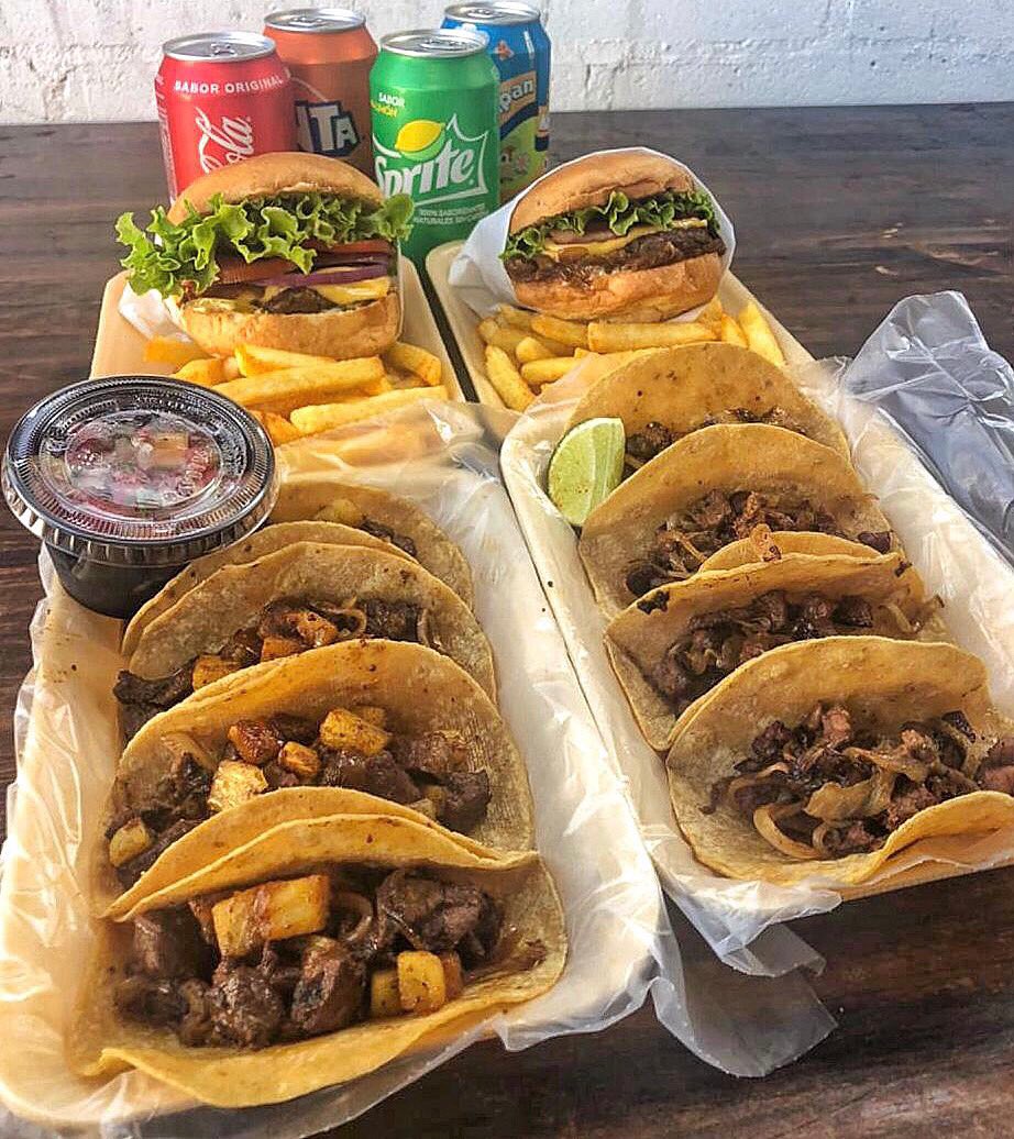 elbajonsv2's tweet photo. Quién te ama, te compra comida 😌

Banquete full pa quedar bien con los cheros, incluye: 

2 burgers sencillas
2 ordenes de tacos 
4 sodas en lata 

Precio $20.00 🥳😇

Disponible para llevar, restaurante y delivery propio. 

Haz tu pedido por WhatsApp al 7169-4027 ❤️☺️ https://t.co/ibgcpwg810