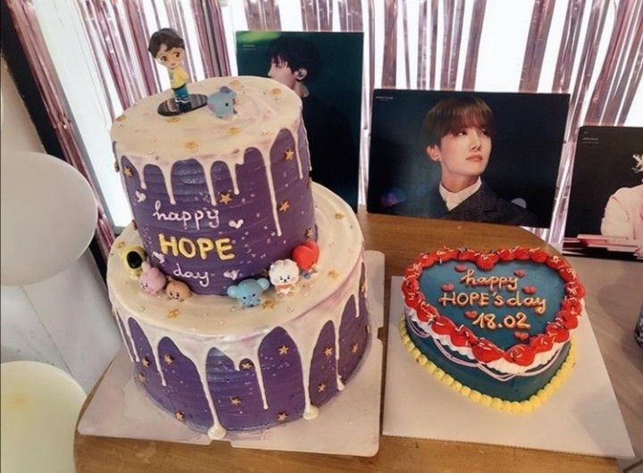 VTaeHyung_B's tweet photo. ¡Feliz cumpleaños!

Un día tan especial como hoy solo podía nacer alguien como tú. Existes para alegrarme los días no solo a mi sino a mucha gente, con esa bella carita que tienes, con tu enorme talento y con todo ese amor que siempre tienes para dar. https://t.co/d6DbcZlcsq