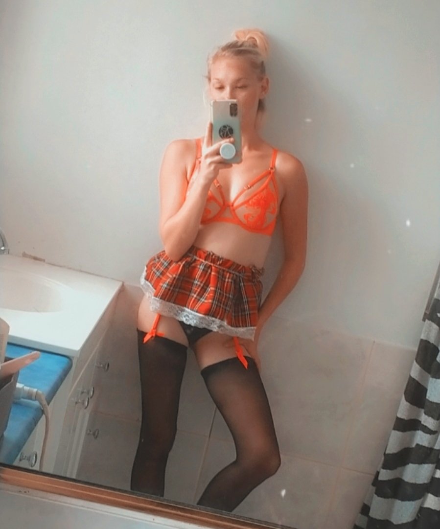 NaughtyQu33n's tweet photo. Sub to me you won't regret it 😉
Link in bio 😏 https://t.co/LpmiHQZnUw