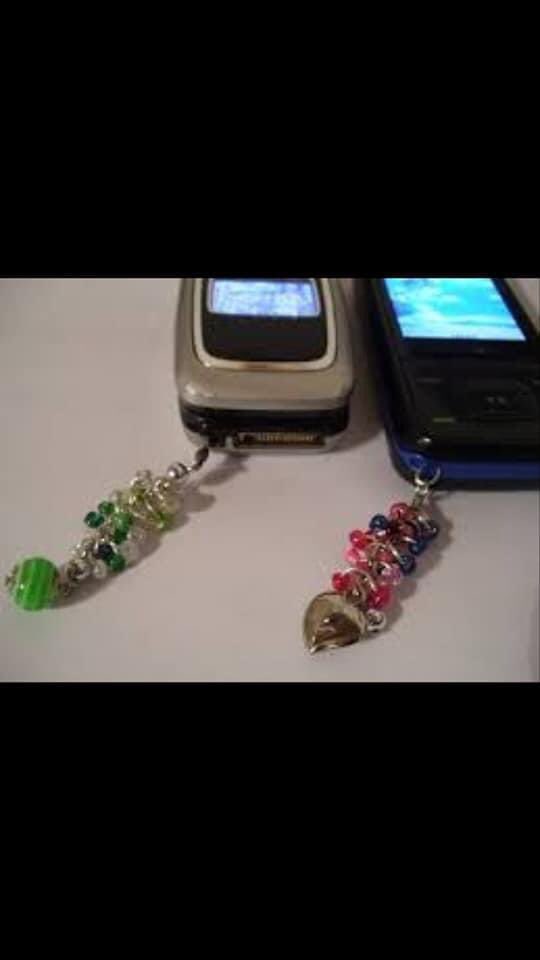 trendt00's tweet photo. Mucho amor para la generación Z pero si les hace falta checar mucho sus referencias, aquí un tutorial en tik tok con la novedosa idea de ponerle un charm al celular #GroundBreaking #iinventedthat https://t.co/TCsUlQ1diH