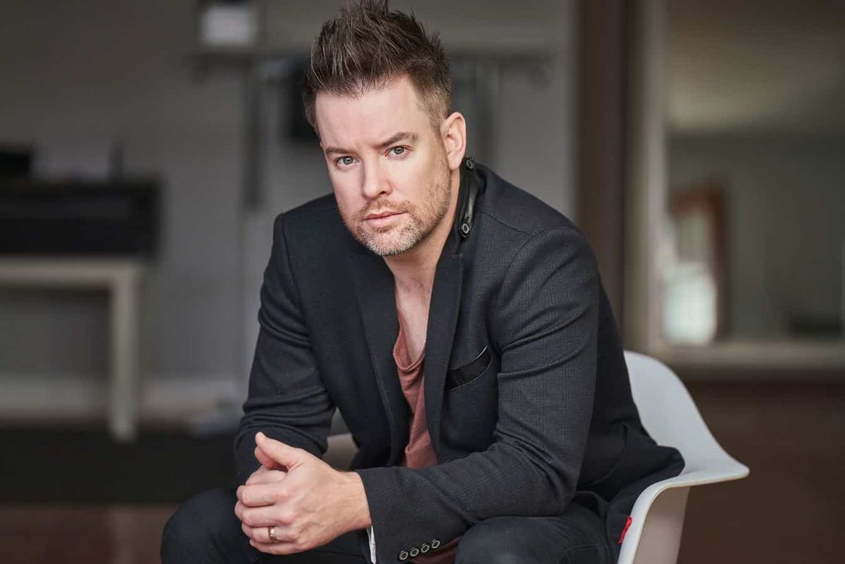 mjsbigblog's tweet photo. #AmericanIdol's @TheDavidCook announces the release date for his upcoming EP "The Looking Glass." Check out the album art.

https://t.co/hU6CuH3K2J https://t.co/pQhn9PlT4D