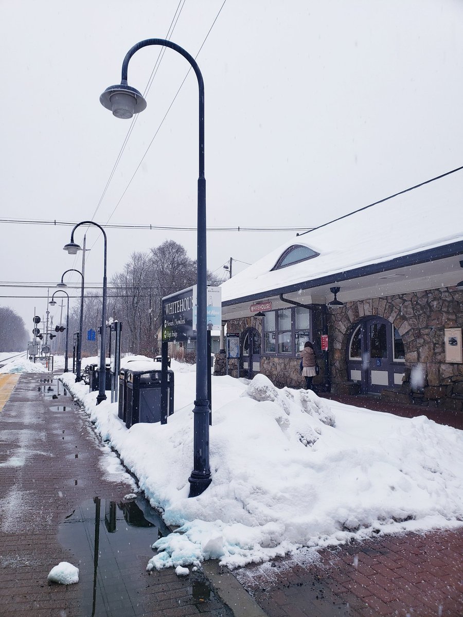 runSue19's tweet photo. Still snowing in NJ, but I caught a great view of frozen treetops, the train rolling in and a family of deer. #loveyourrun #teamULTRA #ULTRAambassador #joywins #alteregorunning #hshive #hatpeople #keepmoving #alwaystraining #njruns #countryroads https://t.co/2jol6YVZWA