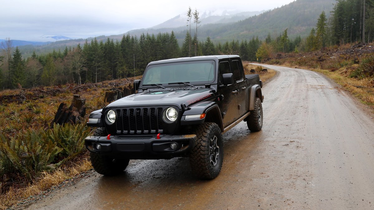 therealautoblog's tweet photo. 2021 Jeep Gladiator Rubicon EcoDiesel Road Test | Torque it don't bork it: https://t.co/dybWpfPKIw https://t.co/sWniqfPgrY