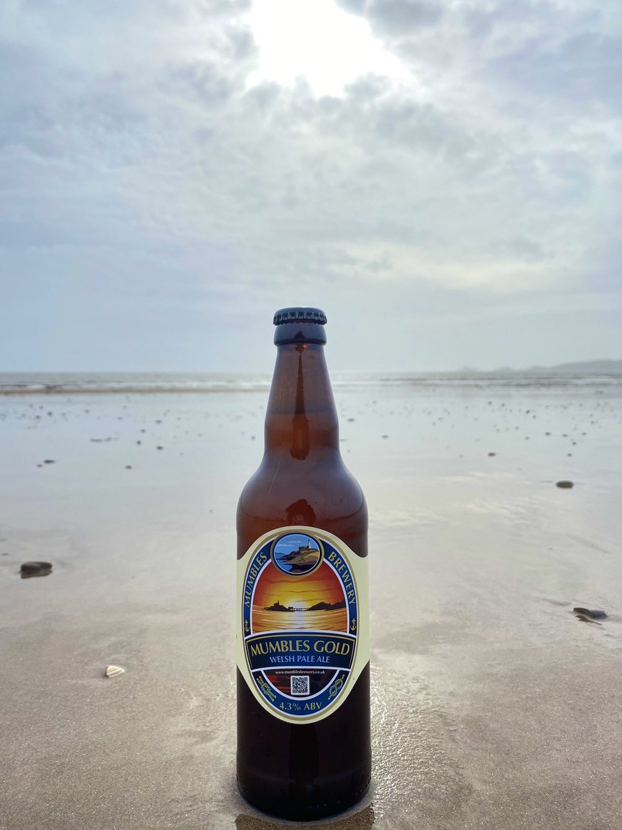 QWERTYbeerbox's tweet photo. Introducing Mumbles Gold, an absolute beauty in our Best of Wales collection✨🏴󠁧󠁢󠁷󠁬󠁳󠁿

Rob, his brother Peter and beer lover Pinky established @mumblesbrewery in 2011 and have been brewing amazing beer ever since🍺
#wales #welshbeers #craftbeers #beerhamper #stdavidsday #welshbusiness https://t.co/M3kjizfcZa