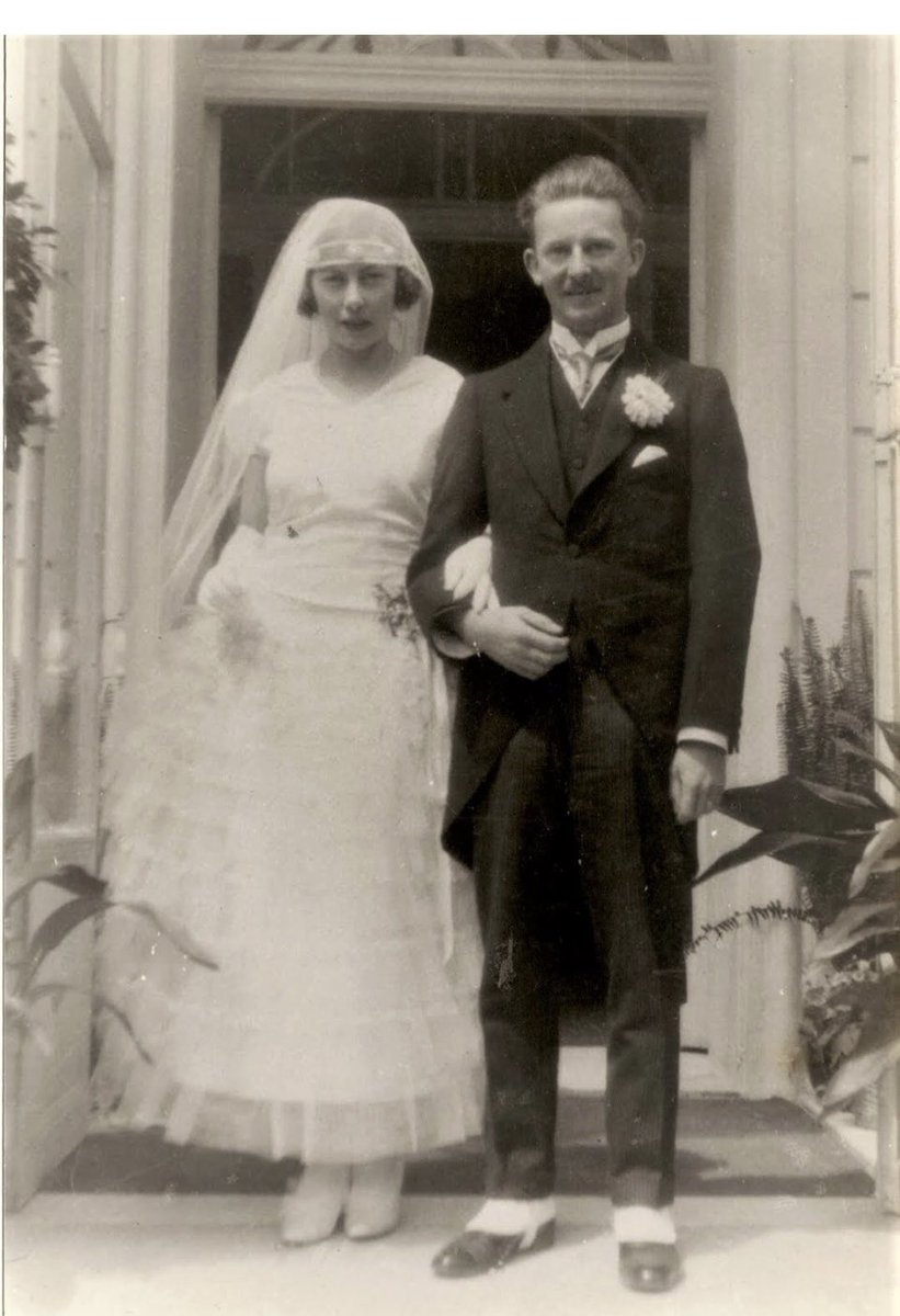 Beautiful vintage wedding photo taken in South of France in 1920s. #WEDDINGPHOTOGRAPHY #vintage #oldphotographs #weddingmemories #memories
