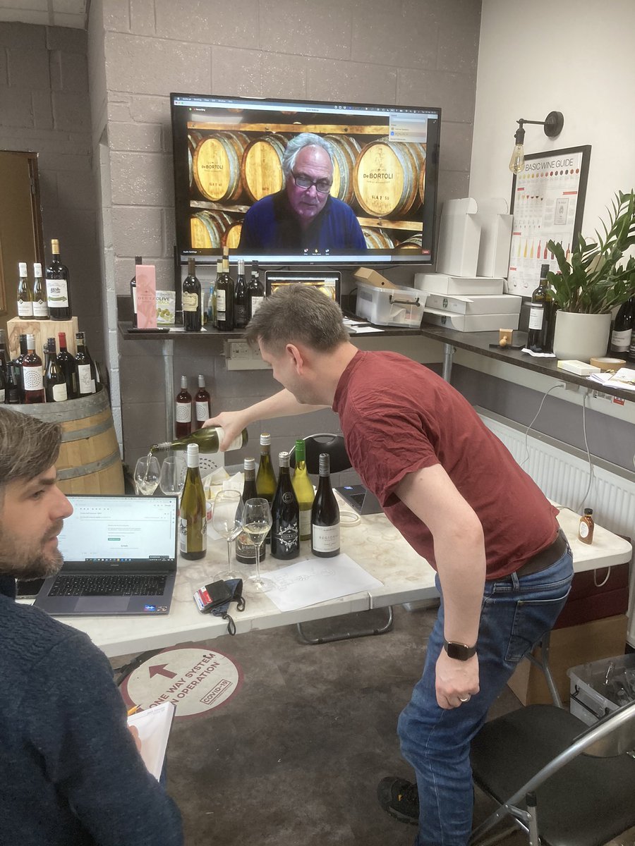 #tasting with <a href="/DeBortoliWines/">De Bortoli Wines</a> #gamay #shiraz blend?? #whynot! Wines for <a href="/TringWinery/">Tring Winery</a> or <a href="/onlinewineclub/">The Online Wine Tasting Club</a> ? Watch this space!