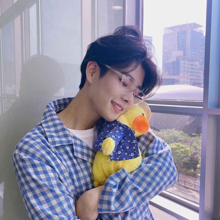 fullhaesuns's tweet photo. Astro ♡︎
Buzzfeed: MJ
Me: Eunwoo https://t.co/dtFcUrEqNj