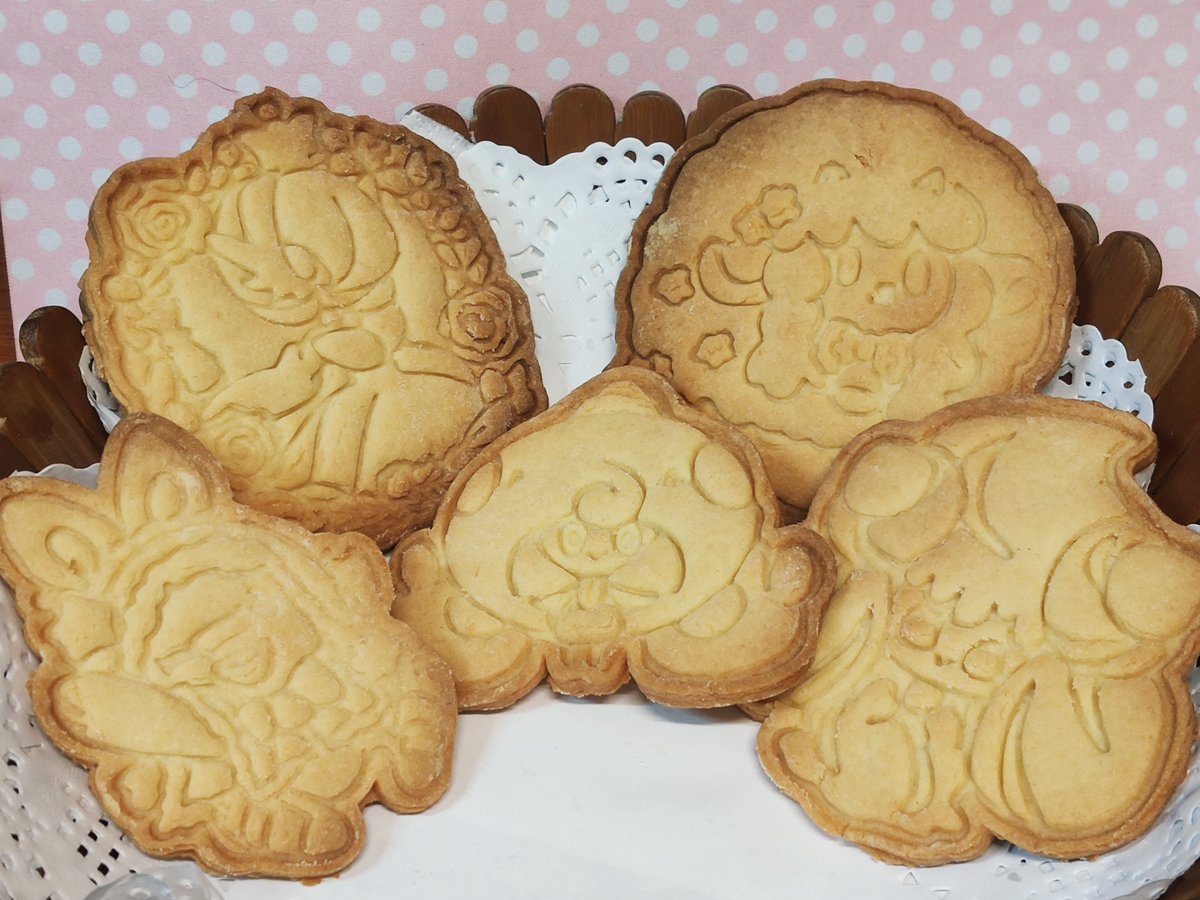 Finally are here's the butter coockies, thanks soo much  @TDimensiones for do it the coockie cut?

?This monday i open the preorders for them, they are inclued the recipre how recomendations and tricks?

#Pokemon #cookie 