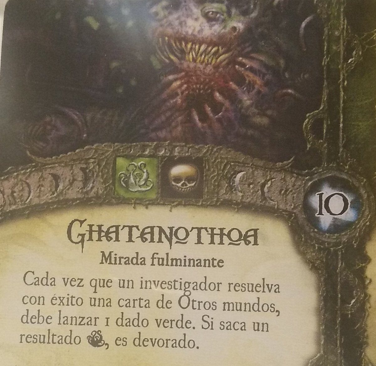 lucleru's tweet photo. Preston Fairmont, un rico perteneciente a la banda de Sheldon, ha sido hallado muerto en las calles de Arkham. La causa de la muerte ha sido la mirada fulminante del gran Ghatanothoa #SimboloArcano #PortalesDeArkham #bgg #bggplay #boardgame #solitario https://t.co/LWDMkVyAqY