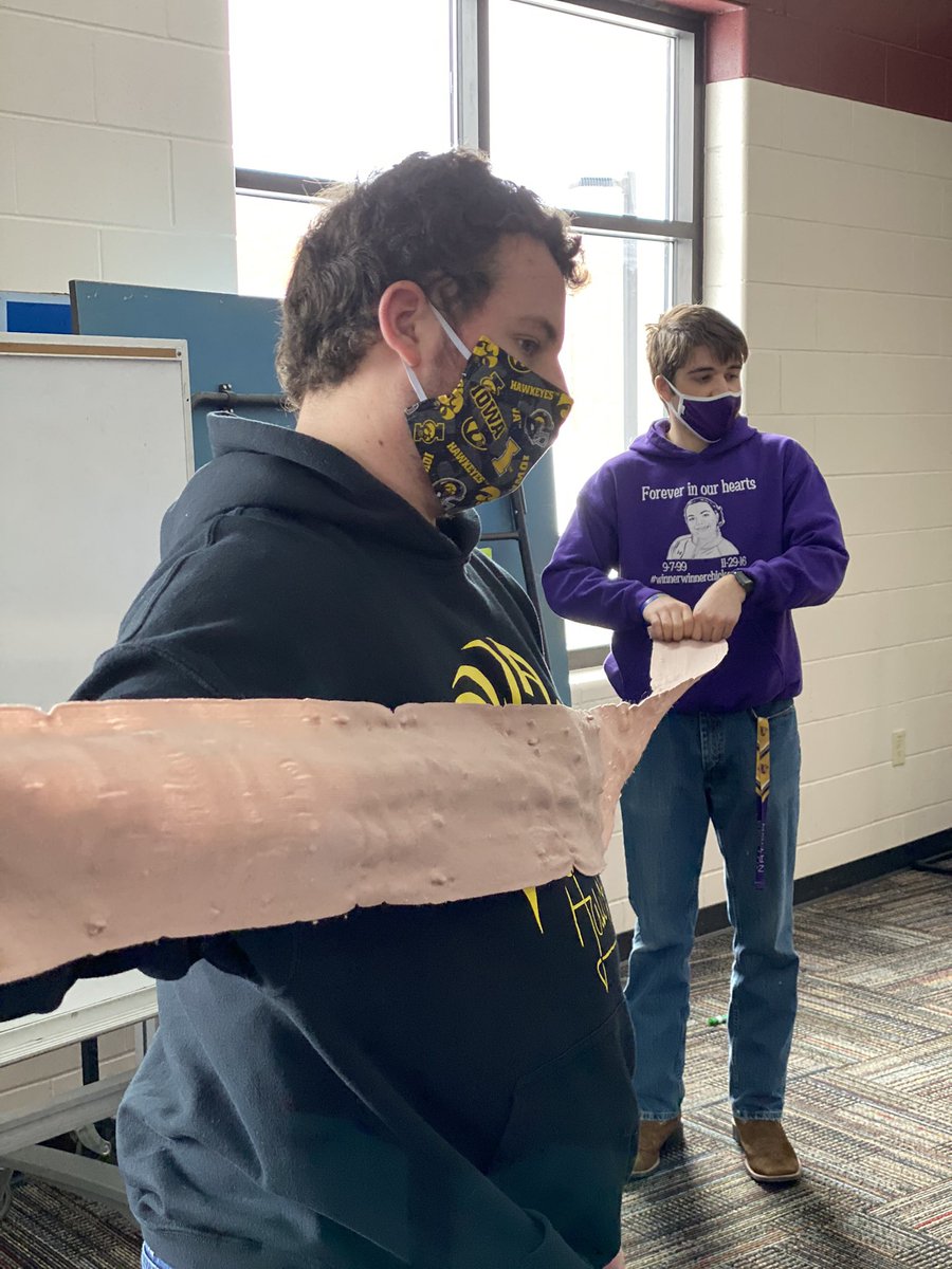 JenniferHuling's tweet photo. That’s a wrap- a Health wrap. #health2 #spica @JohnWallsSon @Rebelsnortheast Hands on learning! https://t.co/9TcMhxs5F3
