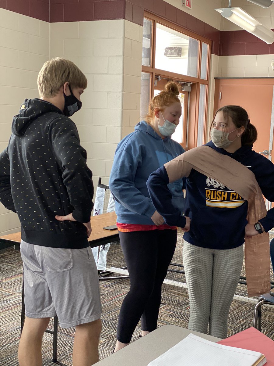 JenniferHuling's tweet photo. That’s a wrap- a Health wrap. #health2 #spica @JohnWallsSon @Rebelsnortheast Hands on learning! https://t.co/9TcMhxs5F3