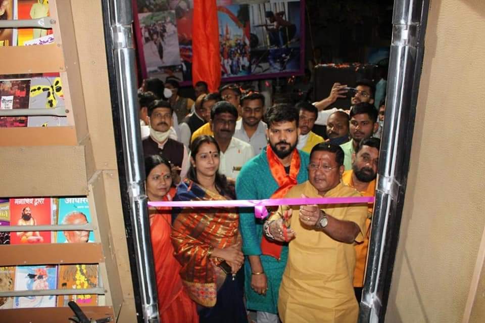 MohanMateBJP's tweet photo. आज माझ्या मतदारसंघातिल ज्येष्ठ नागरिकांकरिता महाराष्ट्राचे आराध्य दैवत छत्रपती शिवाजी महाराज जन्मोत्सव चे औचित्य साधून चालते-फिरते वाचनालय चे लोकार्पण करण्यात आले. त्यावेळी माध्यम लोक सेवा प्रतीष्ठान चे सर्व पदाधिकारी, नगरसेवक, कार्यकर्ते व परिसरातील नागरिक उपस्थीत होते. https://t.co/DESfxybU7d