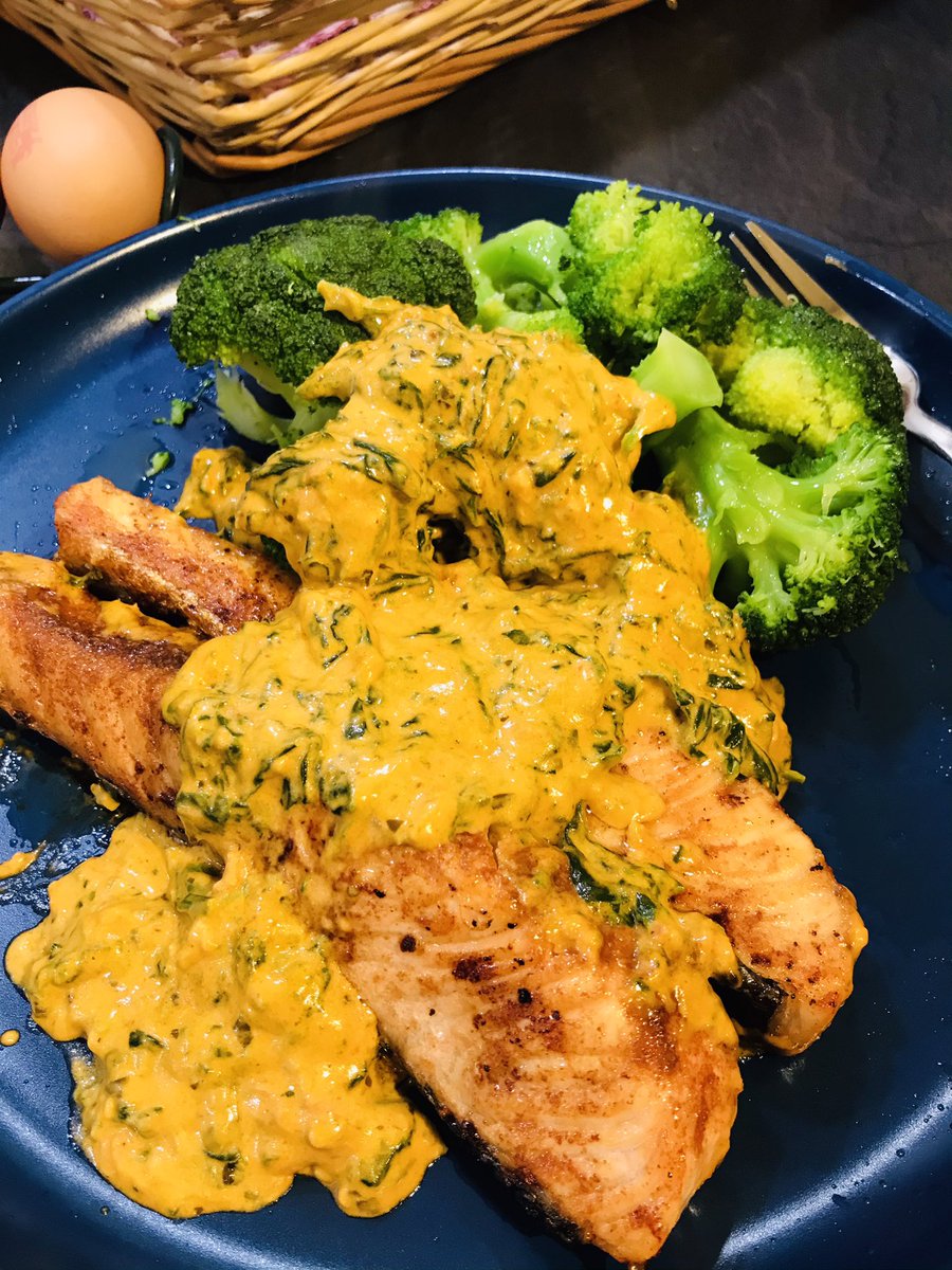 “Diet” food 😋 Creamy Tuscan Salmon with broccoli 😋 #lowcarb #lowcarbhighfat #pioppi #keto #ketogenic #lchf #ditchthecarbs